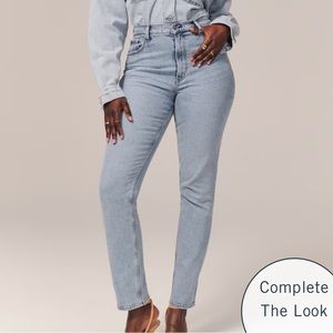 Curve Love Ultra High Rise 90s Slim Straight Jean light wash